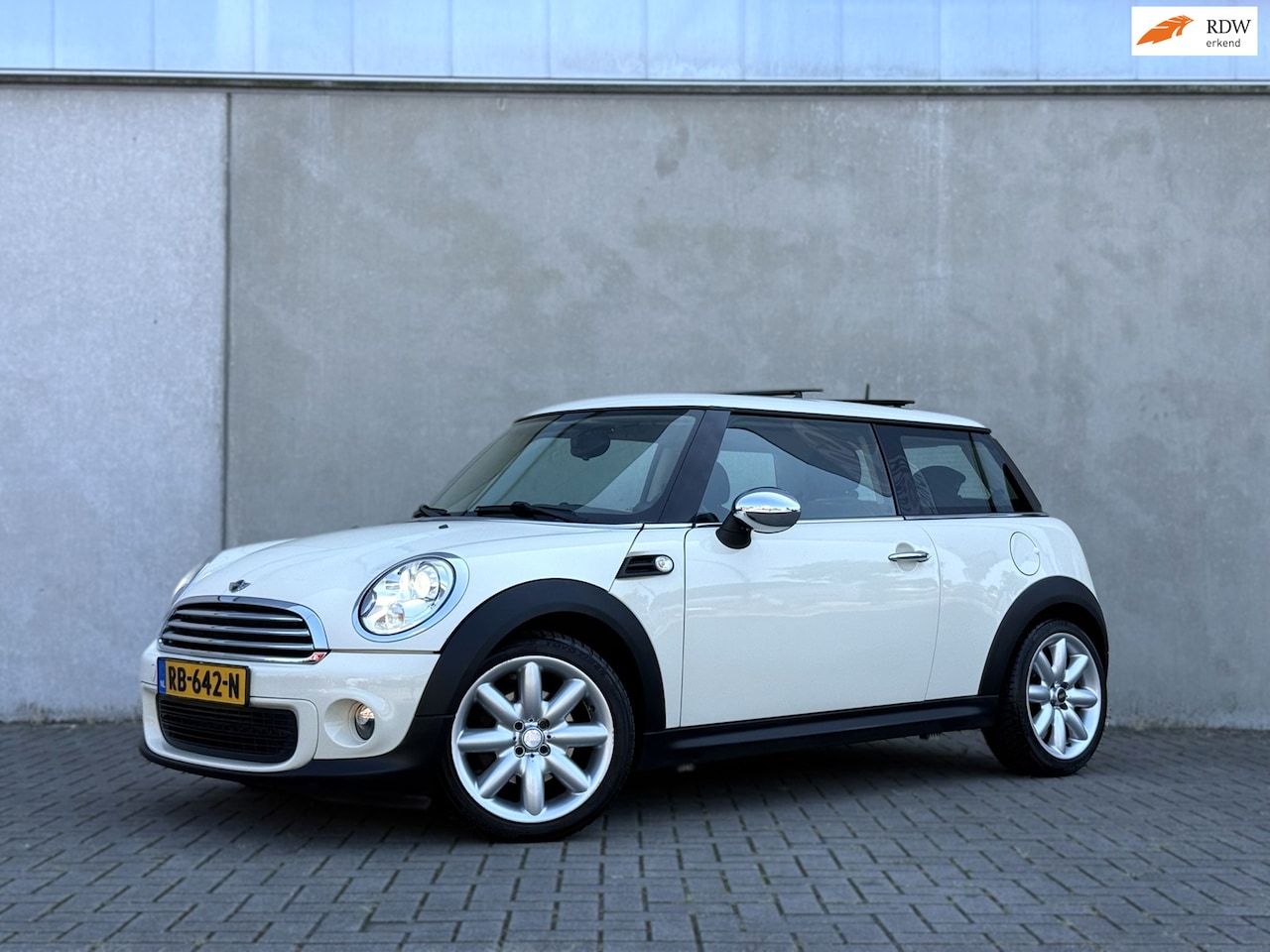 MINI 3-Deurs - 1.6 Cooper Chili, Xenon, Pano, Navi - AutoWereld.nl