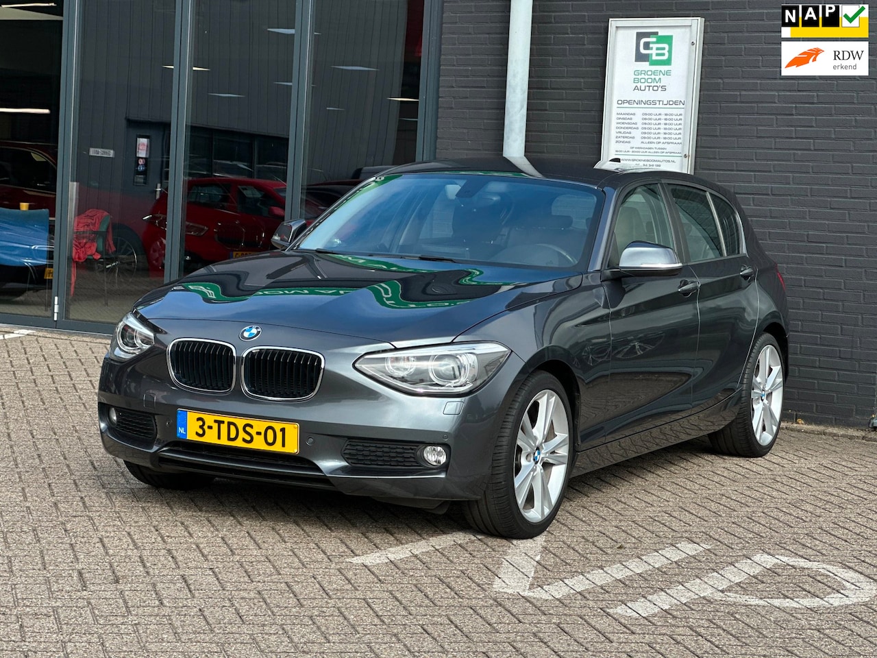 BMW 1-serie - 125i High Executive/1STE EIG/218-PK/CAMERA/NAVI/NL-AUTO NAP!! - AutoWereld.nl