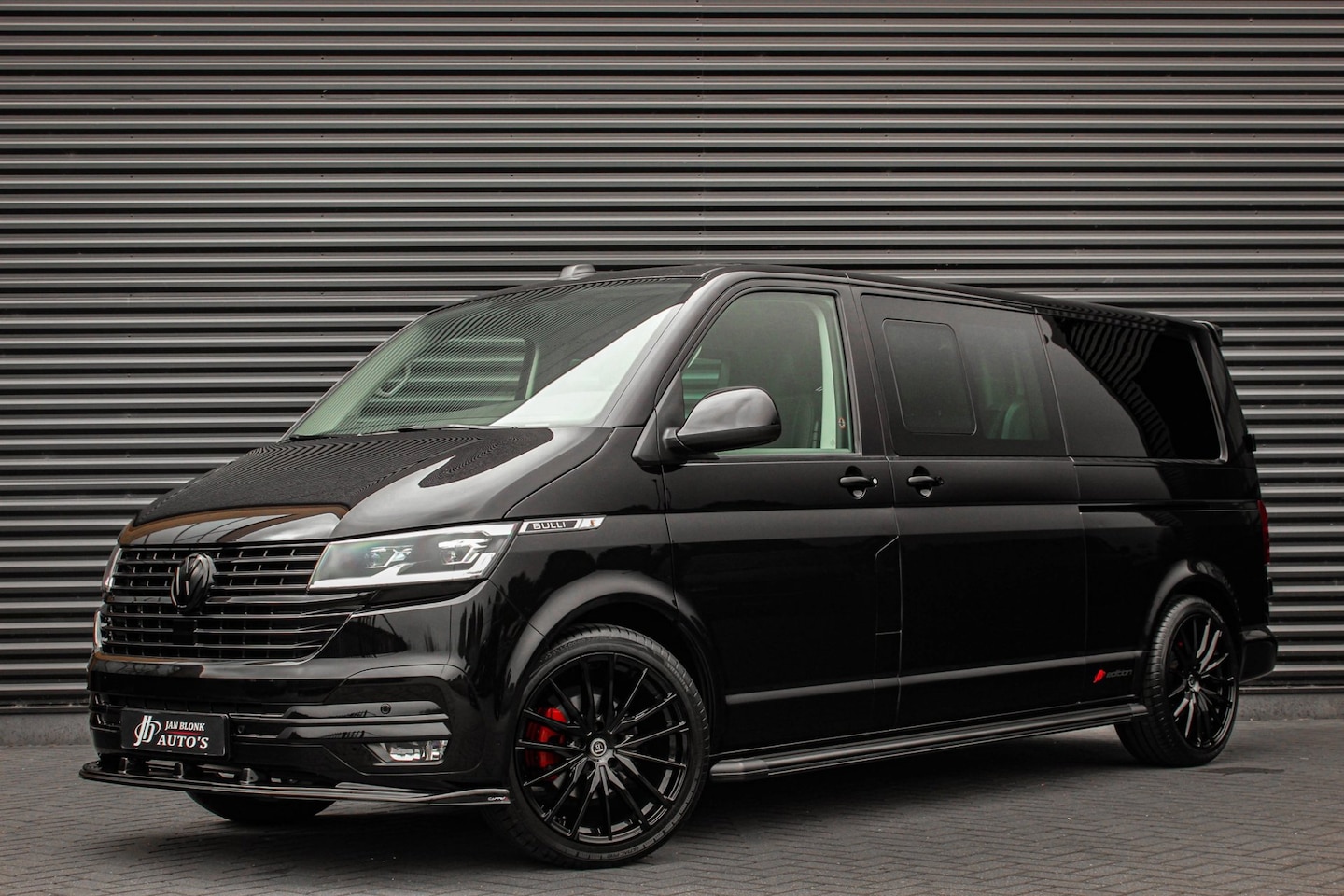 Volkswagen Transporter - 2.0 TDI L2H1 150PK BULLI DC DUBBEL CABINE / JB-EDITION / FULL OPTIONS / LEDER BEKLEDING / - AutoWereld.nl