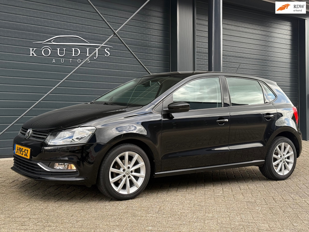 Volkswagen Polo - 1.2 TSI Comfortline Business R 1.2 TSI Comfortline Business R, Stoelverwarming, PDC V+A - AutoWereld.nl