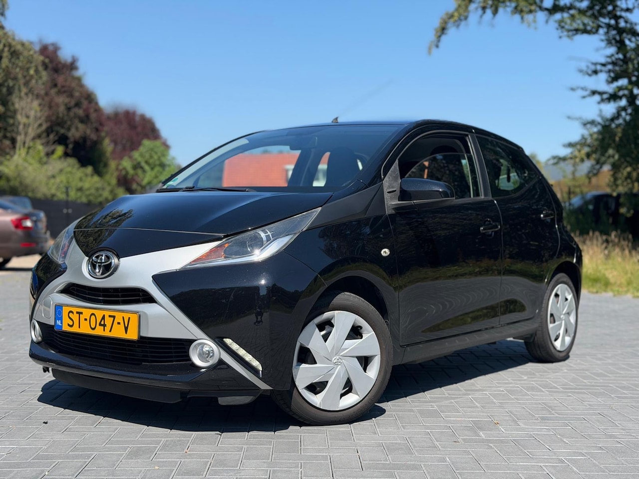 Toyota Aygo - 1.0 VVT-i x-nav/Airco/Camera/Navi/NAP/Led/Carplay - AutoWereld.nl