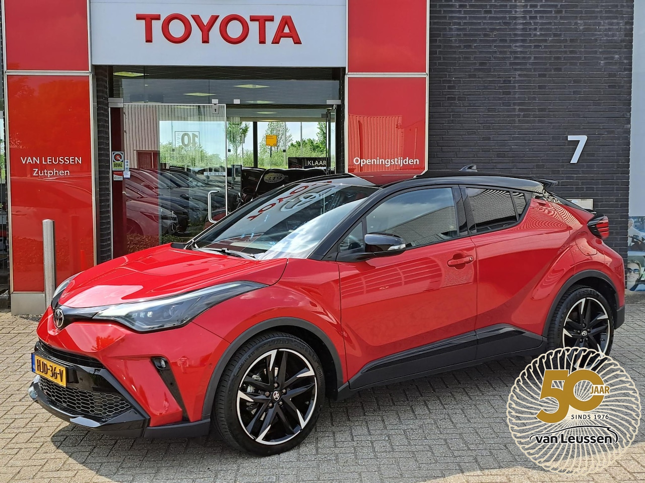 Toyota C-HR - 1.8 HYBRID GR-SPORT 19"LM-VELGEN CAMERA NAVI STUUR-/STOELVERWARMING P-SENSOREN AD-CRUISE H - AutoWereld.nl
