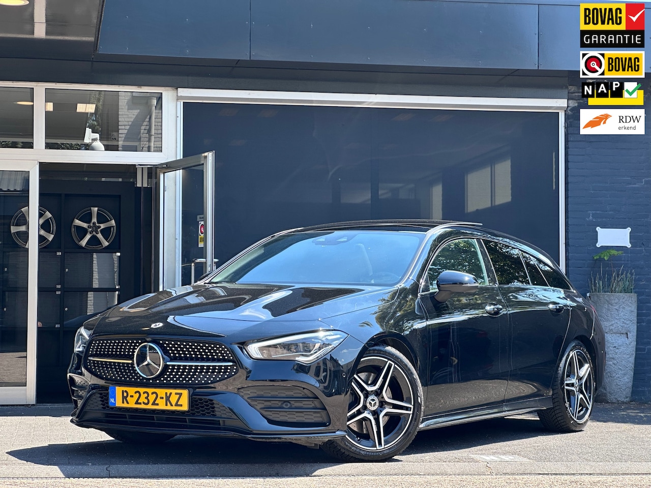 Mercedes-Benz CLA-klasse Shooting Brake - 200 AMG Line ACC / PANO / HEAD-UP / LANE-ASSIST / SFEER - AutoWereld.nl
