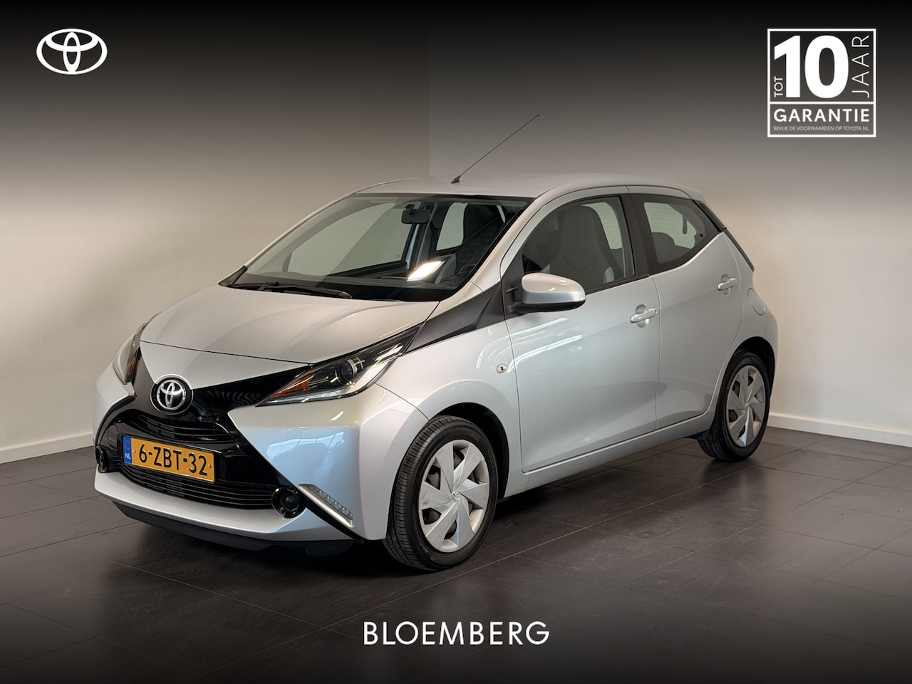 Toyota Aygo - 1.0 VVT-i x-play | Achteruitrijcamera | Bluetooth | Dealeronderhouden | - AutoWereld.nl