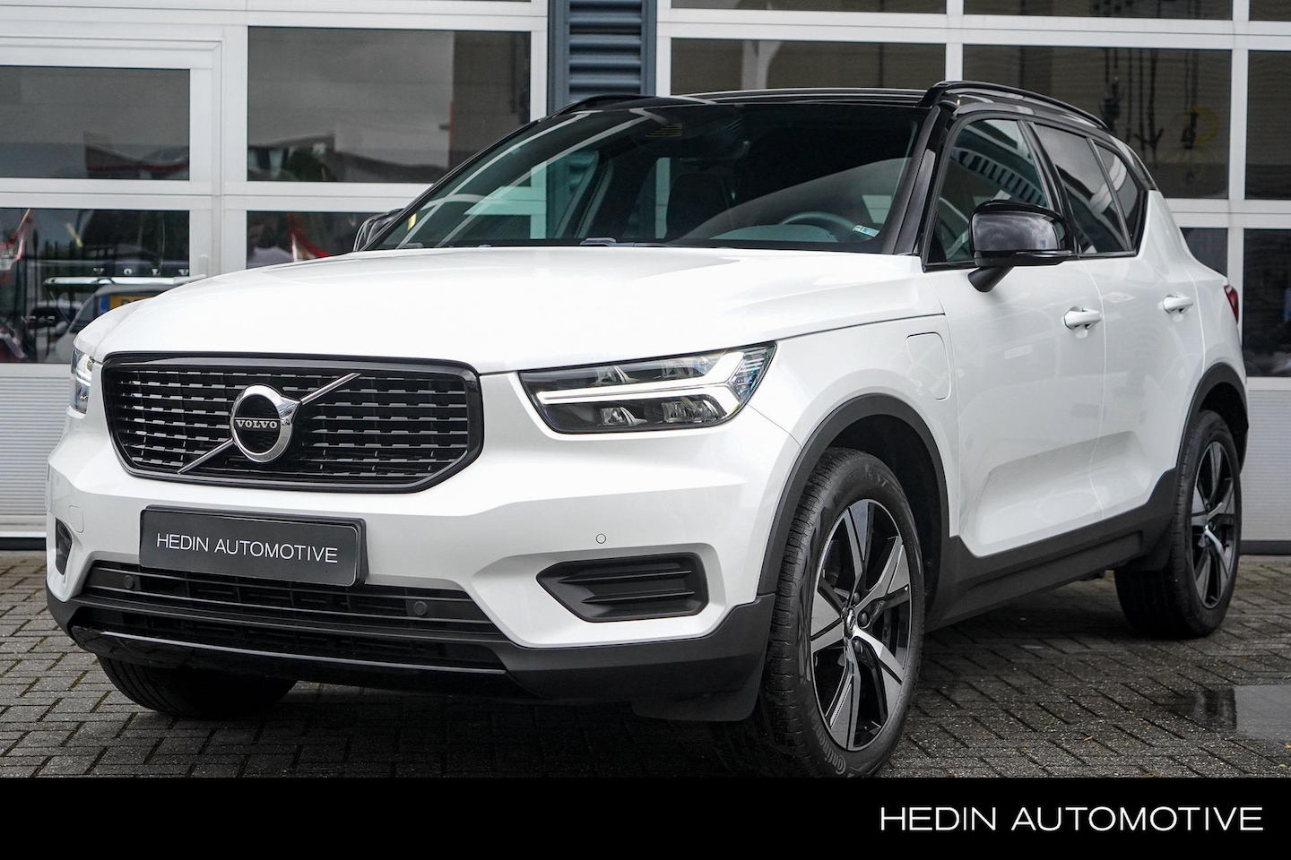 Volvo XC40 - T4 R-Design Plug In Hybride Automaat 211Pk | Adaptive Cruise Control| Trekhaak | Keyless E - AutoWereld.nl