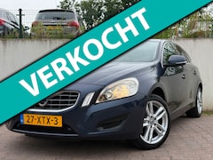 Volvo V60 - 1.6 T4 Momentum/NAVI/CLIMA/VOLLEDIG ONDERHOUDEN/LEDER/179 PK/AUTOMAAT/