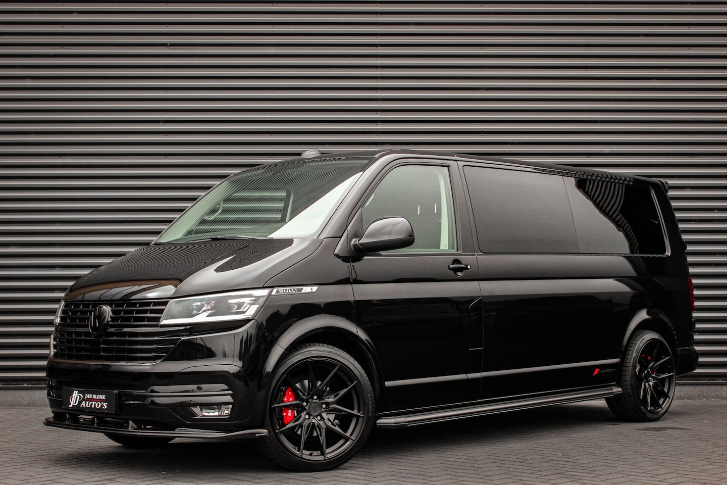 Volkswagen Transporter - 2.0 TDI L2H1 150PK BULLI DC DUBBEL CABINE / JB-EDITION / FULL OPTIONS / LEDER BEKLEDING / - AutoWereld.nl
