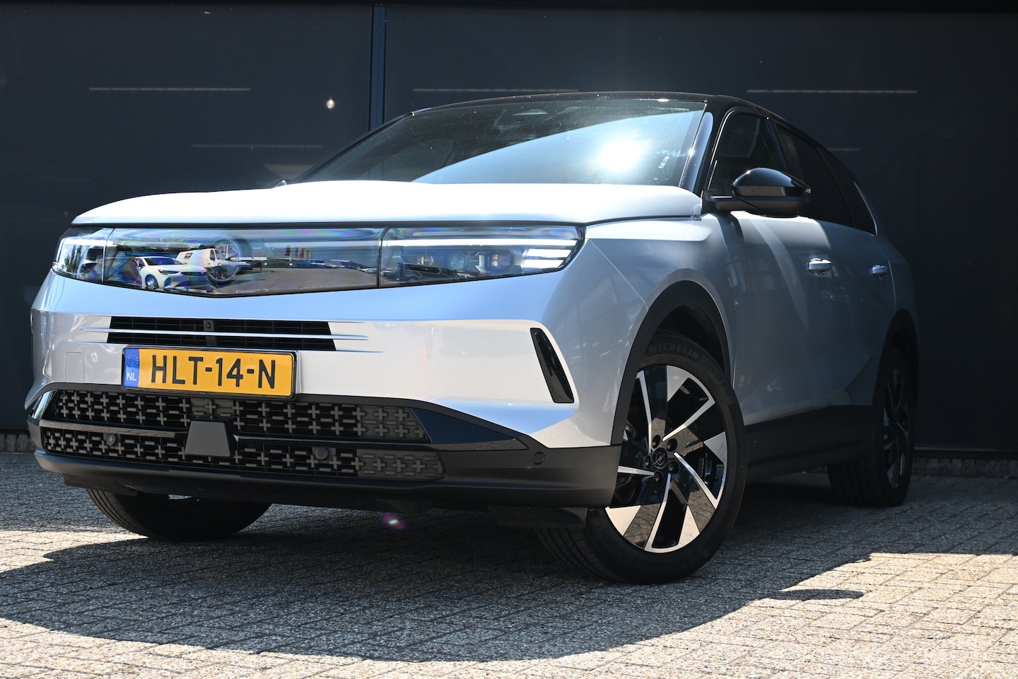 Opel Grandland - 1.2 Turbo Hybrid GS | Navigatie | Stoel/Stuurverwarming | Achteruitrijcamera | HUD | Apple - AutoWereld.nl