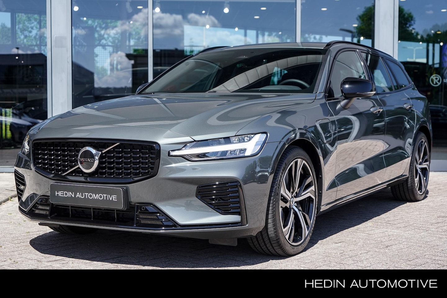 Volvo V60 - 2.0 T6 Plug-in hybrid AWD Plus Dark | Elek. Stoelen + Geheugen | Stoel & Stuurverwarming | - AutoWereld.nl
