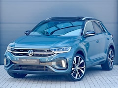 Volkswagen T-Roc - 1.5 TSI R-Line 150 PK DSG | IQ Light | Panorama | Trekhaak | Dealer Onderhouden | Navigati