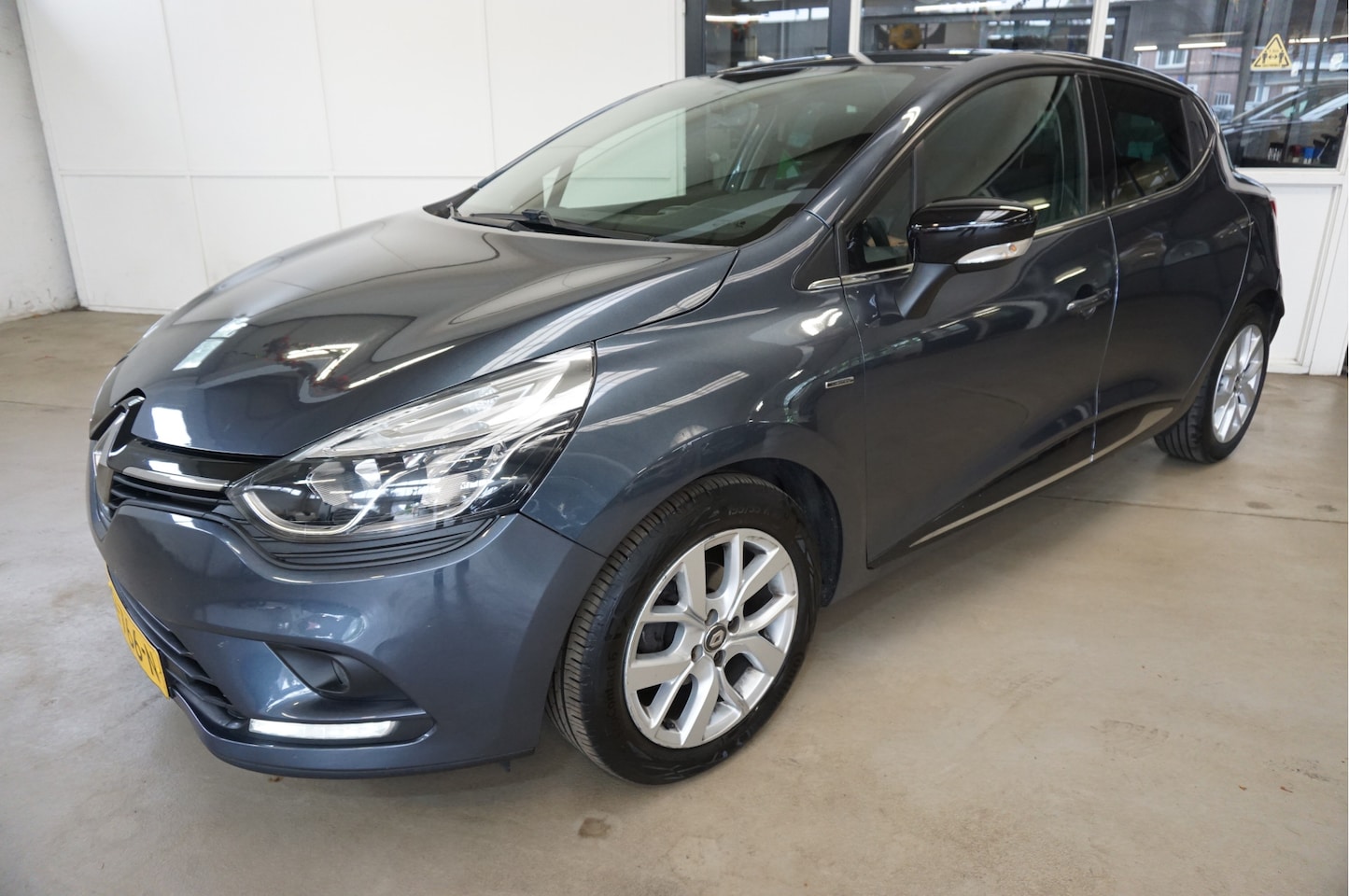 Renault Clio - 0.9 TCe Limited Trekhaak Navigatie Airco - AutoWereld.nl