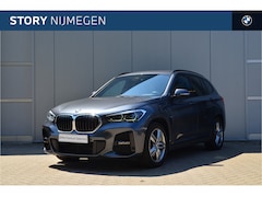 BMW X1 - xDrive25e M Sport Automaat / Sportstoelen / LED / Achteruitrijcamera / Park Assistant / St