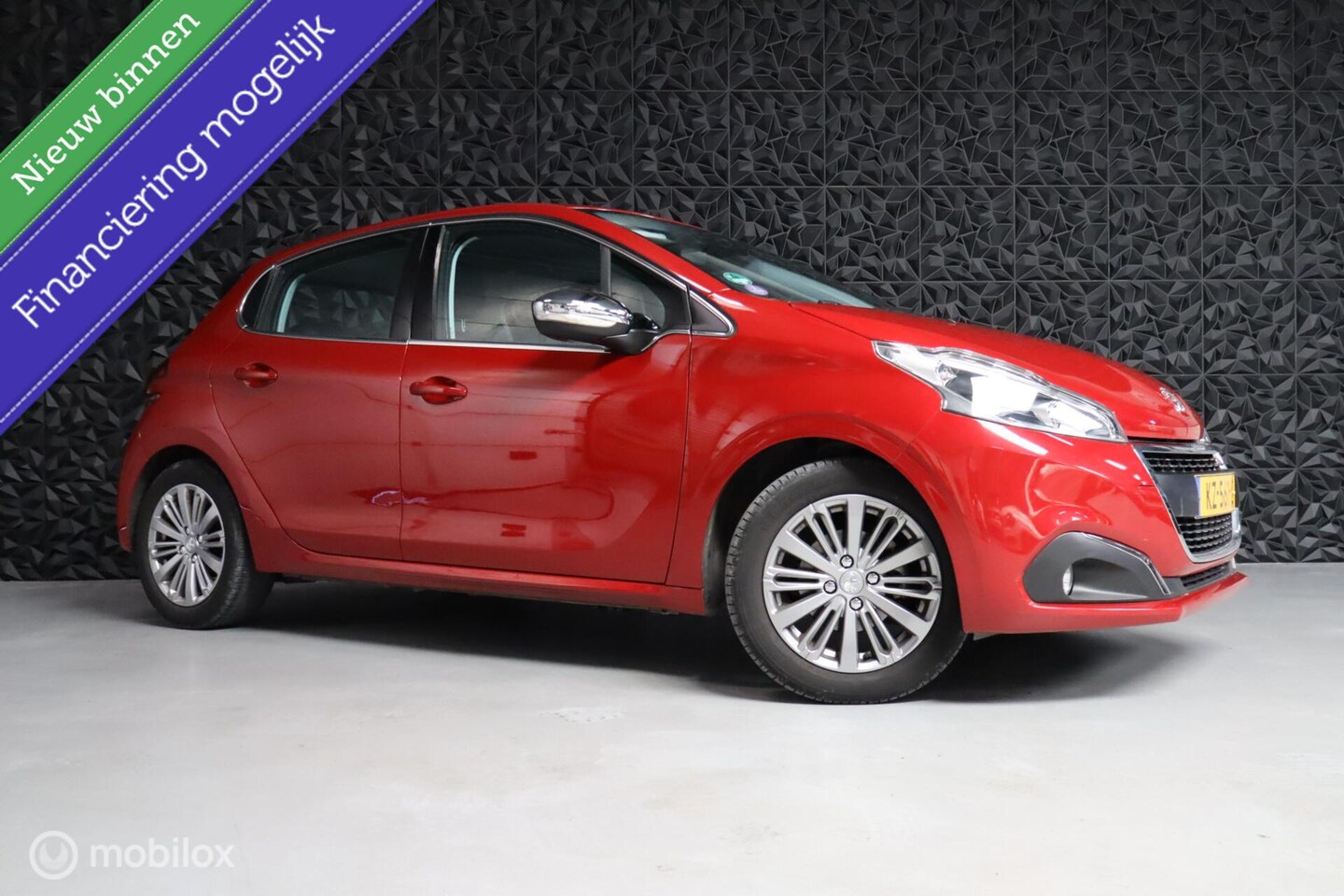 Peugeot 208 - 1.2 PureTech Allure | Carplay | Parkeersensor | - AutoWereld.nl