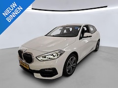 BMW 1-serie - 118i Business Edition NL-AUTO | NAVI | STUUR EN STOEL VERWARMING