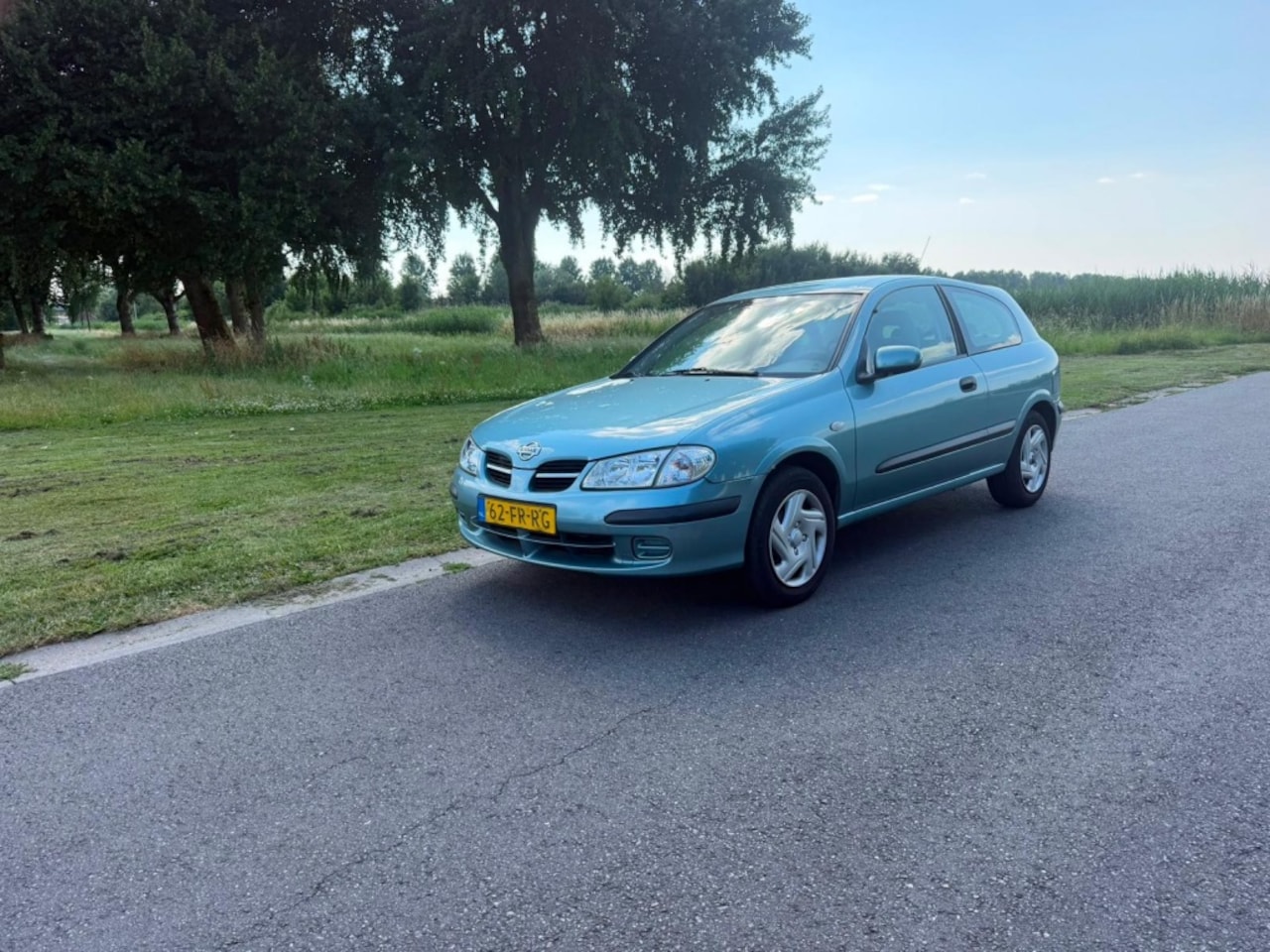 Nissan Almera - 1.5 3-drs.143.659 KM, Airco, Beurt en apk TM 14-07-2027 - AutoWereld.nl