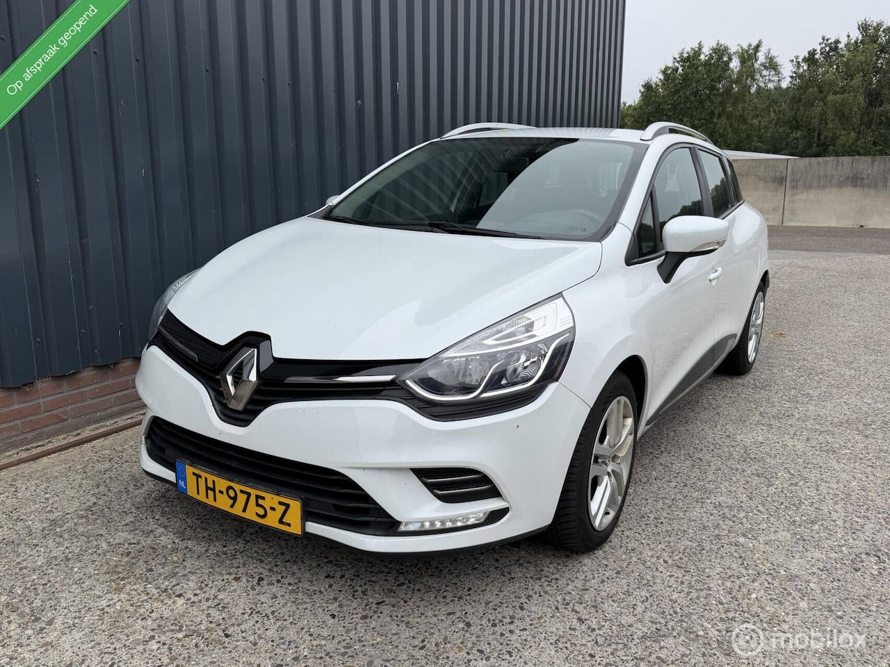 Renault Clio Estate - 0.9 TCe Zen NAP/BOEKJE/TREKHAAK/NWE APK - AutoWereld.nl
