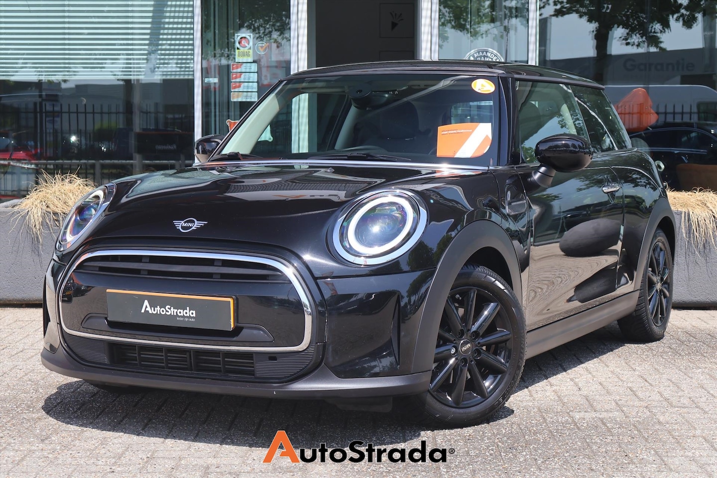 MINI 3-Deurs - Mini (f56) 1.5 Business Edition 102pk | Automaat | Sfeer | Navigatie | LED | Carplay | Uni - AutoWereld.nl