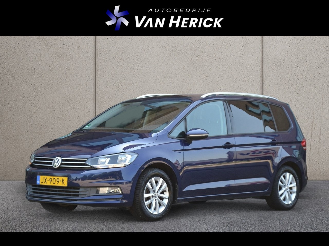 Volkswagen Touran - 1.2 TSI Comfortline 7 Persoons | Navigatie | Trekhaak | Parkeersensoren v+a - AutoWereld.nl