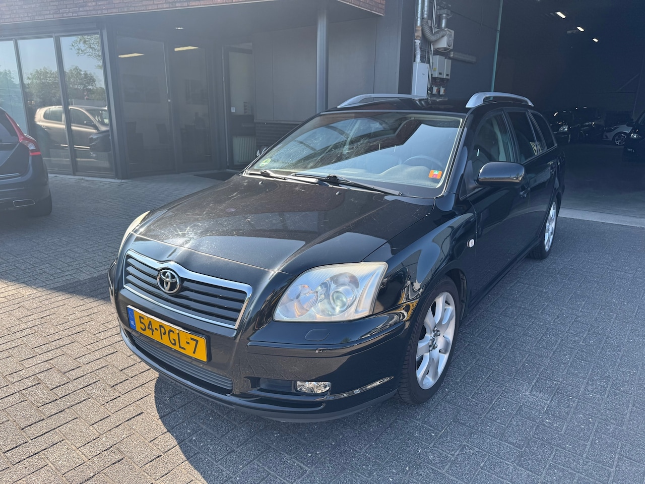 Toyota Avensis Wagon - 2.0 VVTi Executive LEDER XENON CLIMA TREKHAAK - AutoWereld.nl