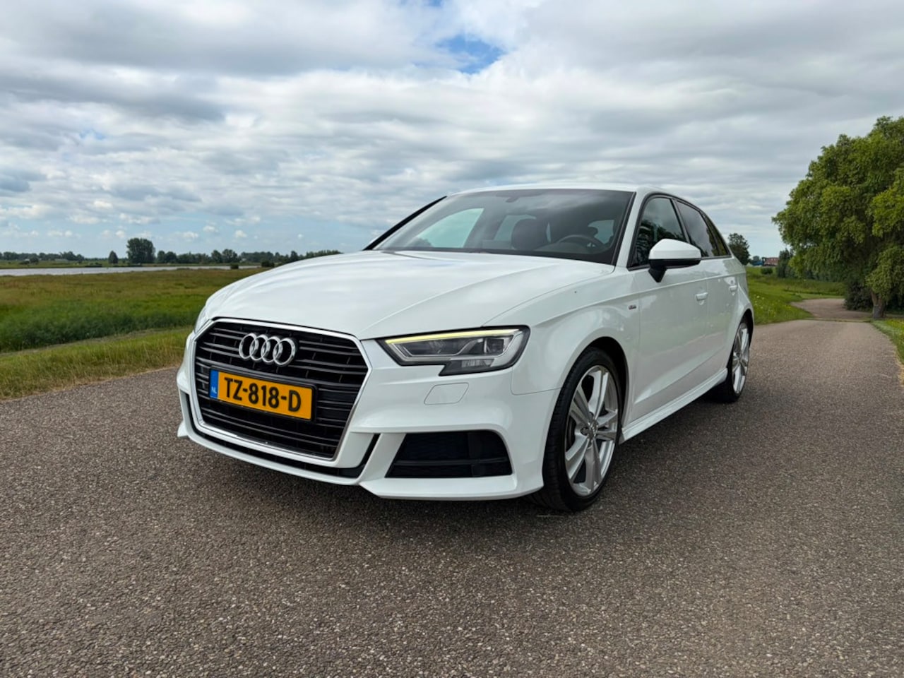 Audi A3 Sportback - 30 TFSI Sport S Line Edition 30 TFSI Sport S Line Edition - AutoWereld.nl