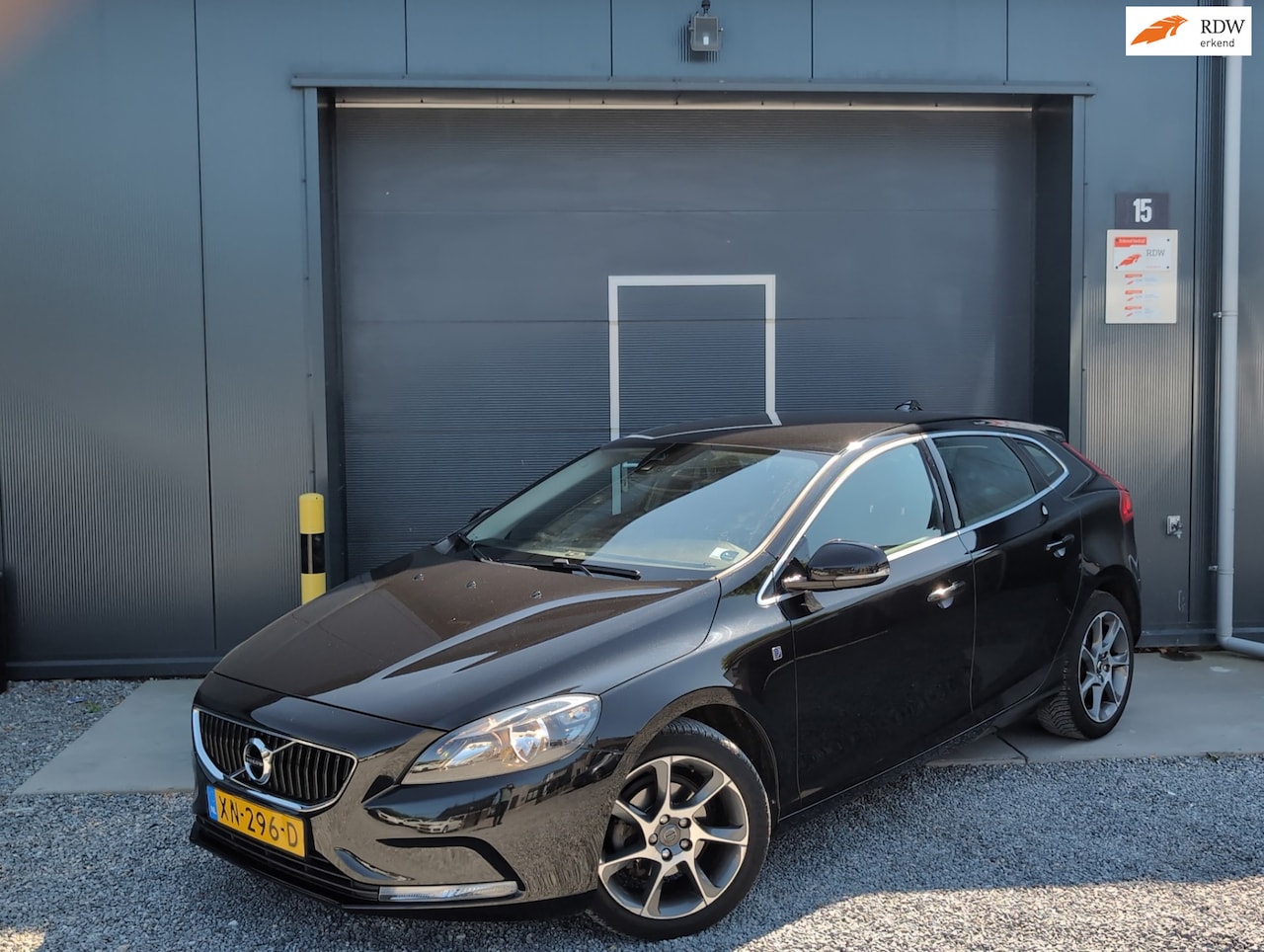 Volvo V40 - 2.0 D2 Inscription Vol Leer sublieme uitvoering - AutoWereld.nl