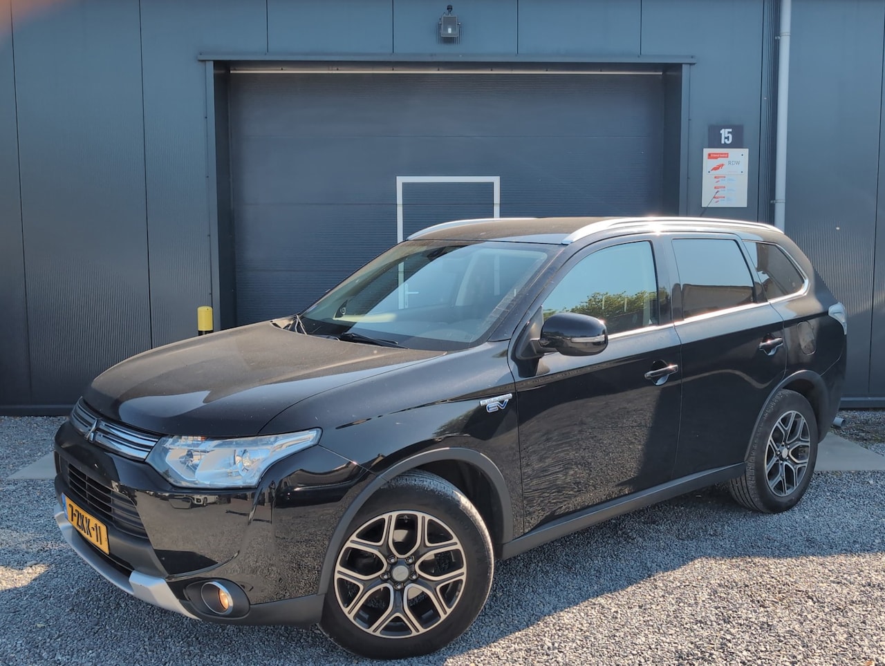 Mitsubishi Outlander - 2.0 PHEV Executive Edition X-Line 2.0 PHEV Executive Edition X-Line - AutoWereld.nl