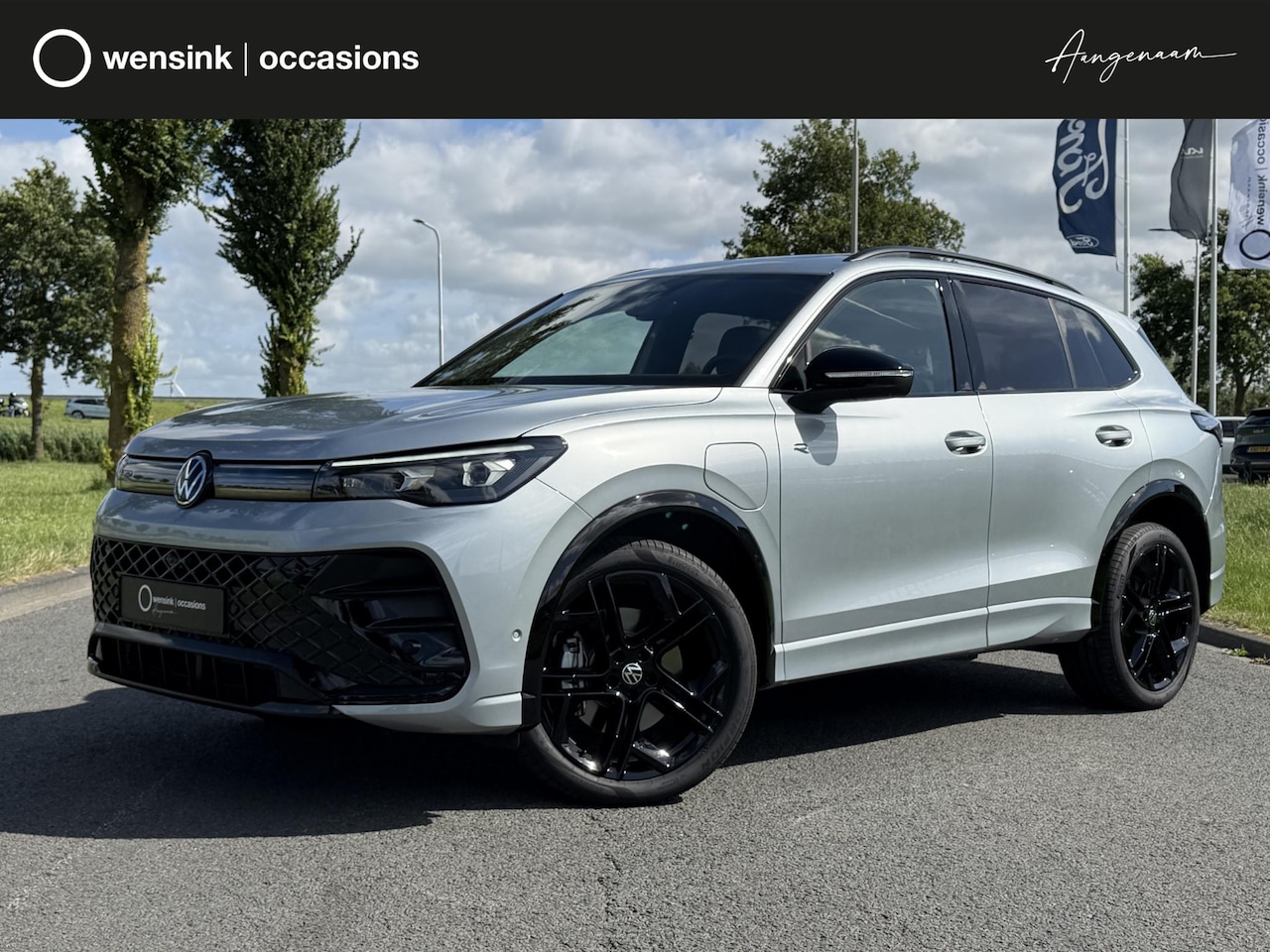 Volkswagen Tiguan - 1.5 eHybrid R-Line Edition | Matrix LED | Panoramadak | 360 camera | Trekhaak | Lederen be - AutoWereld.nl