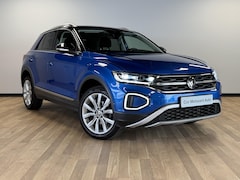 Volkswagen T-Roc - 1.5 TSI Style MASSAGESTOEL/TREKHAAK/KEYLESS/CAMERA//CARPLAY