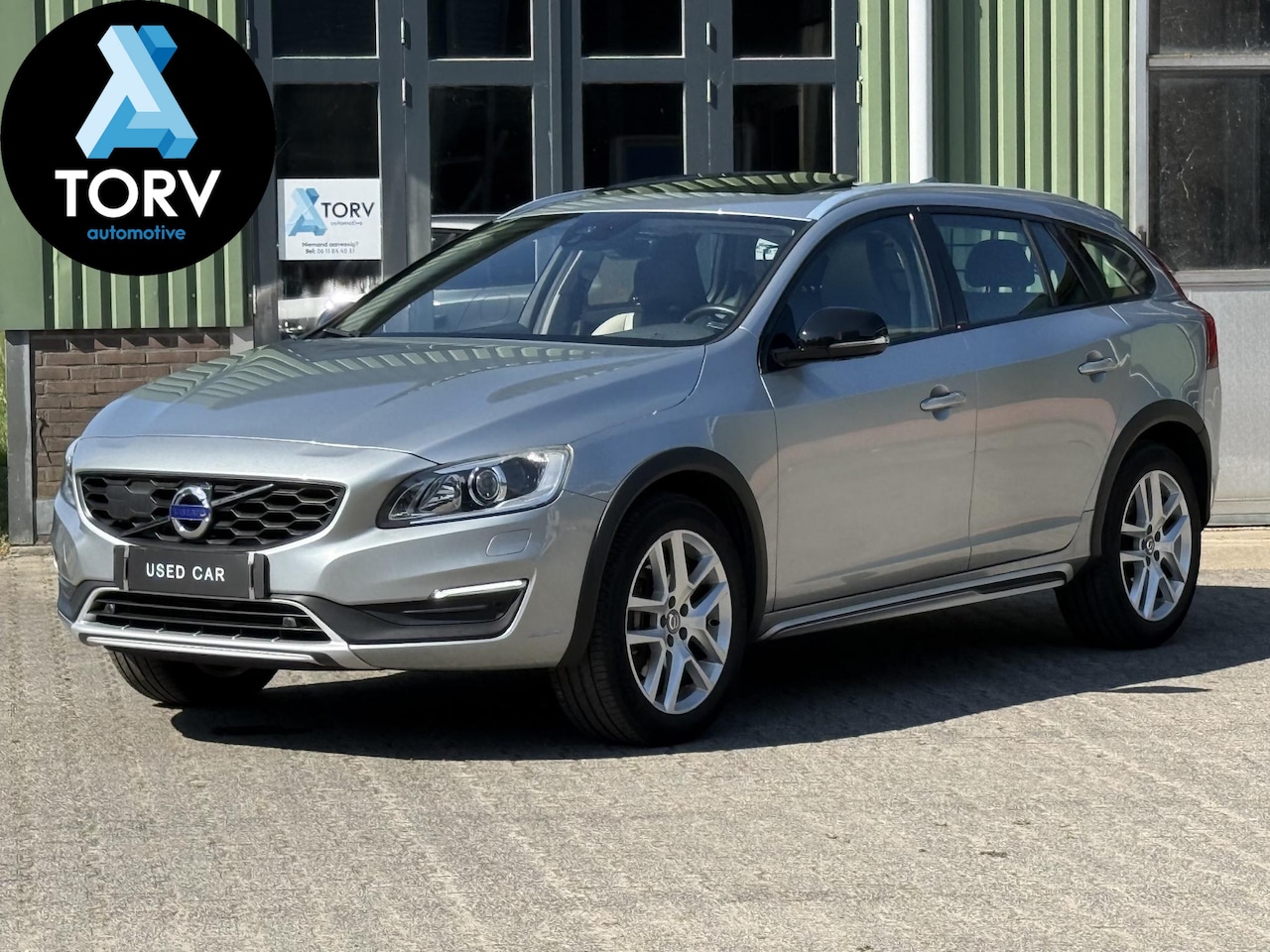 Volvo V60 Cross Country - 2.0 T5 AWD Summum | Leder | Keyless | 1e Eigenaar | Schuif-/kanteldak | Trekhaak | - AutoWereld.nl