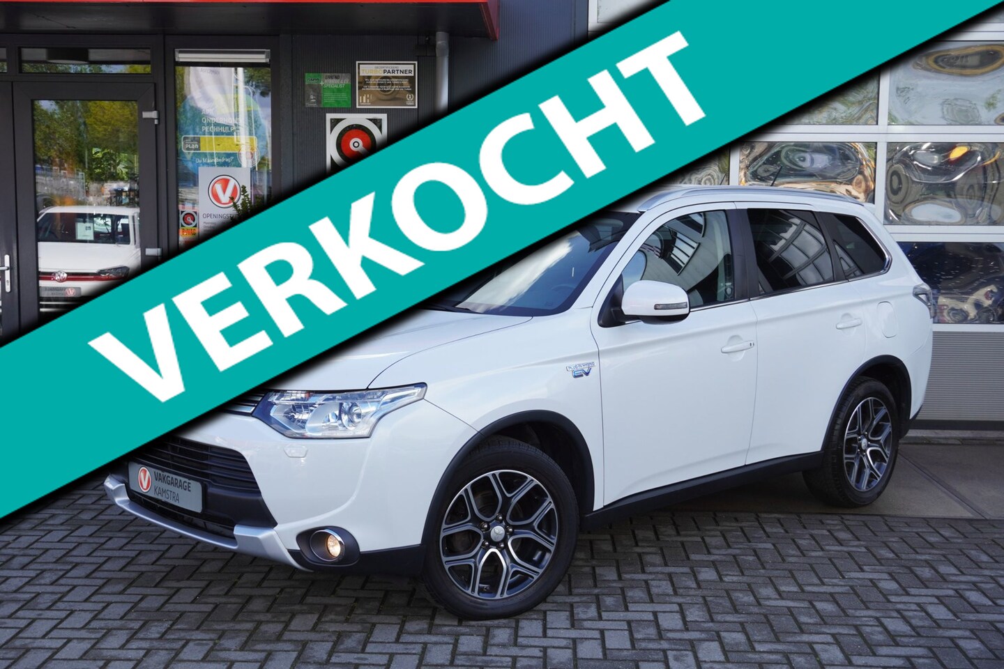 Mitsubishi Outlander - 2.0 PHEV + Leder/Clima/Stoelverwarm. - AutoWereld.nl