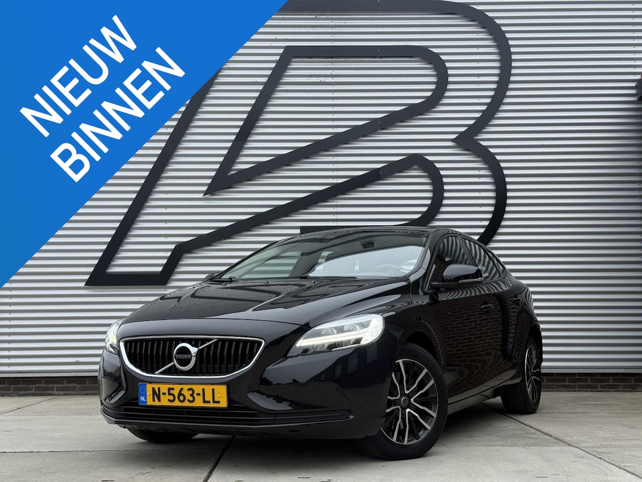 Volvo V40 - 2.0 T2 Inscription 1e Eigenaar|Navi|Camera|Trekhaak|Stoelverw|Cruise|PDC|Clima|Goed onderh - AutoWereld.nl
