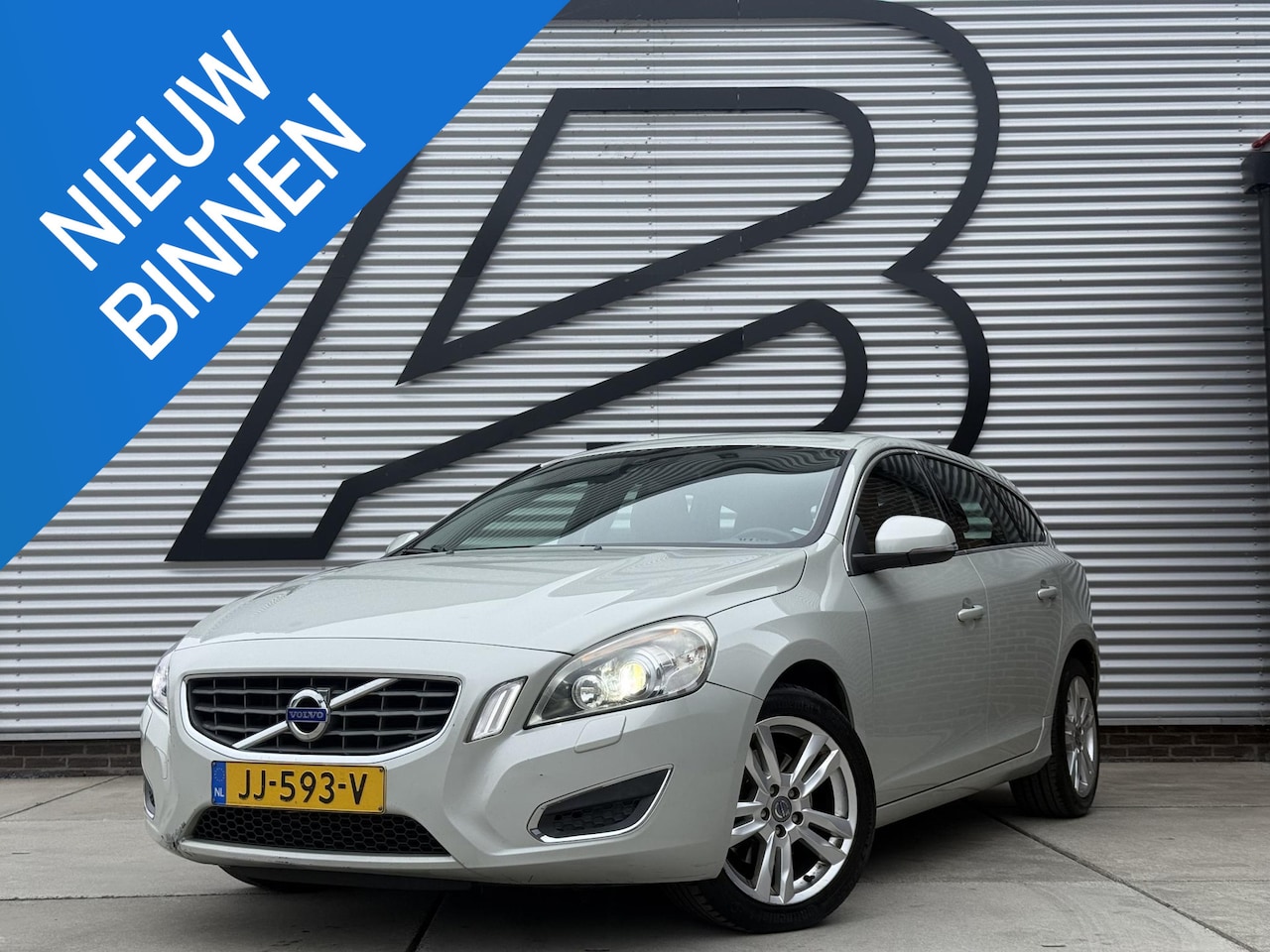 Volvo V60 - 2.0 D3 Summum 1e Eigenaar|Navi|Schuifdak|Clima|Leder|Trekhaak|Cruise|Stoelverwarming|APK t - AutoWereld.nl