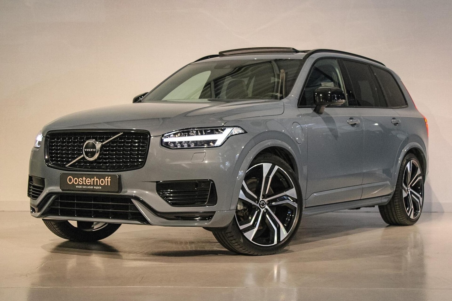 Volvo XC90 - 2.0 T8 AWD R-Design PANO | BOWERS | LUCHTV UNIEK - AutoWereld.nl