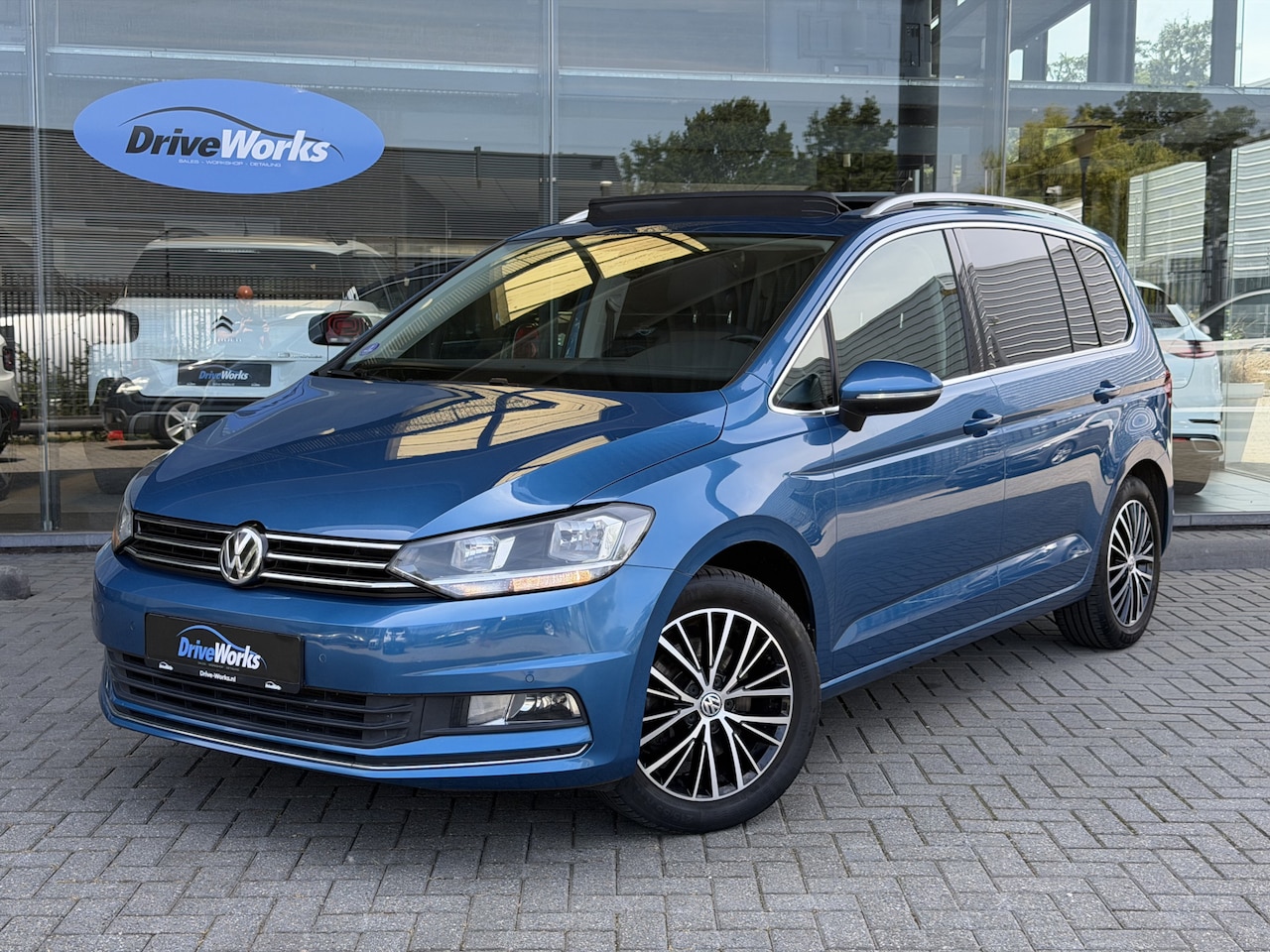 Volkswagen Touran - 1.4 TSI Highline | Automaat | Panorama | Adaptive Cruise C | Volledige historie | Interess - AutoWereld.nl