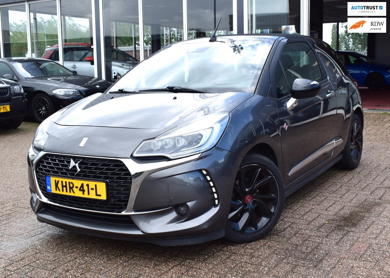 DS 3 Cabrio - 1.2 PureTech So Chic Performance Line | AUTOMAAT | CABRIO | ACHTERUITRIJCAMERA | CRUISE & - AutoWereld.nl