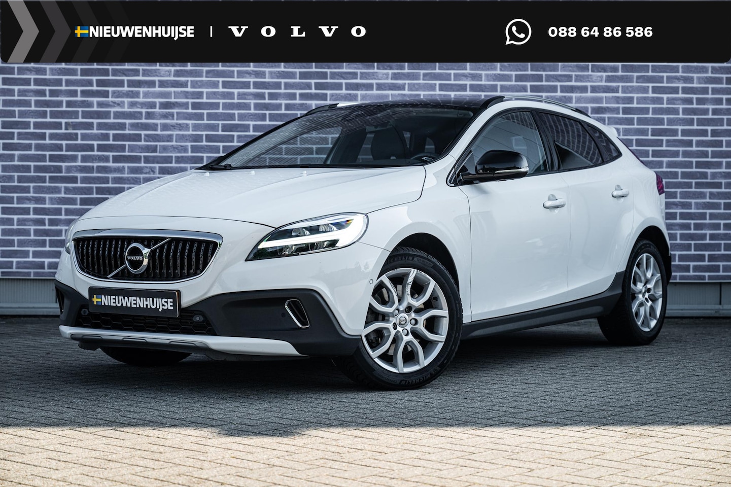Volvo V40 Cross Country - 1.5 T3 Polar+ Luxury | Panoramadak | Achteruitrijcamera | Parkeersensoren | Parkeerassiste - AutoWereld.nl