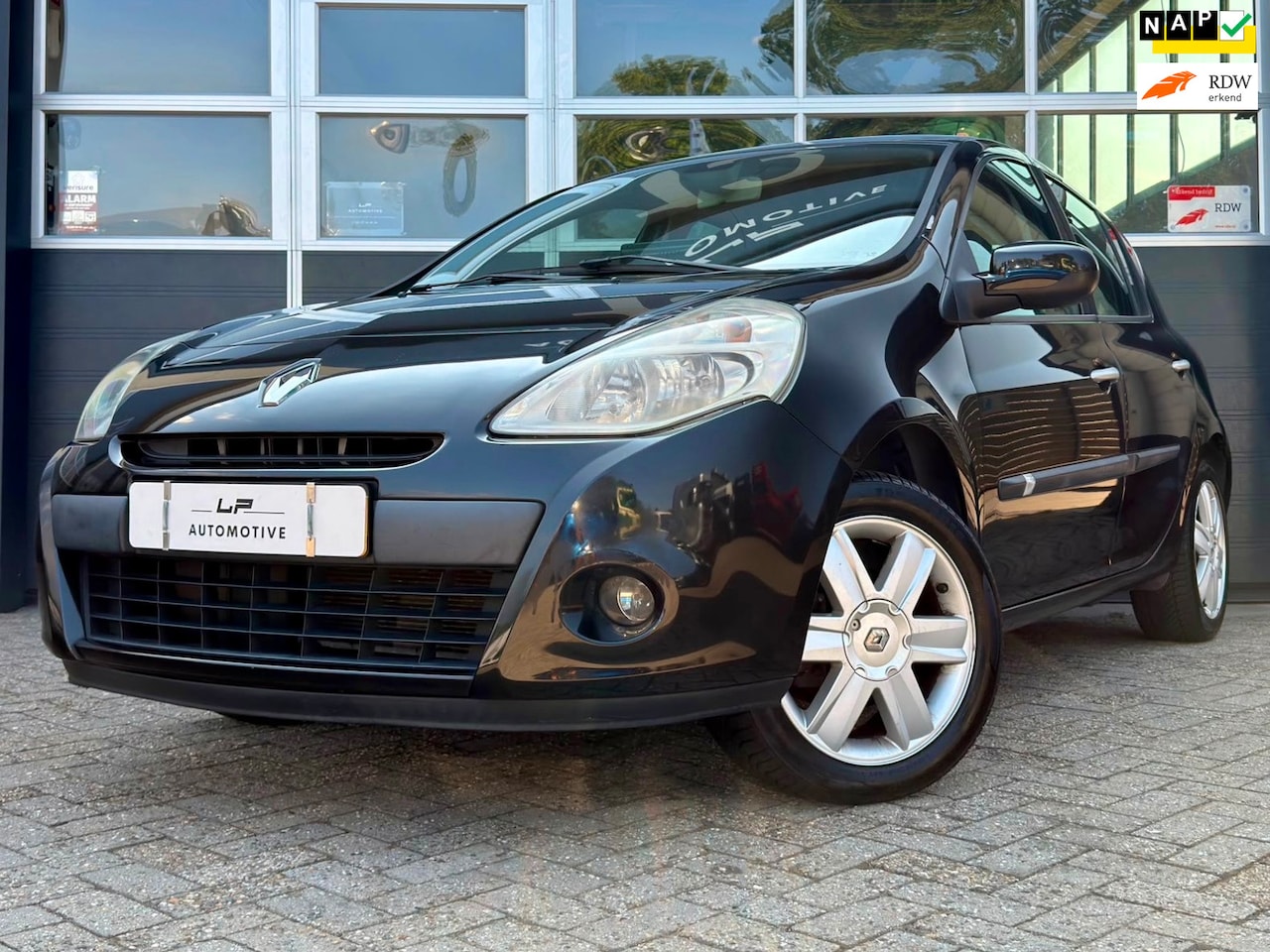 Renault Clio - 1.2 Sélection / 2e eig. / 5-drs / Cruise / Schermpje - AutoWereld.nl