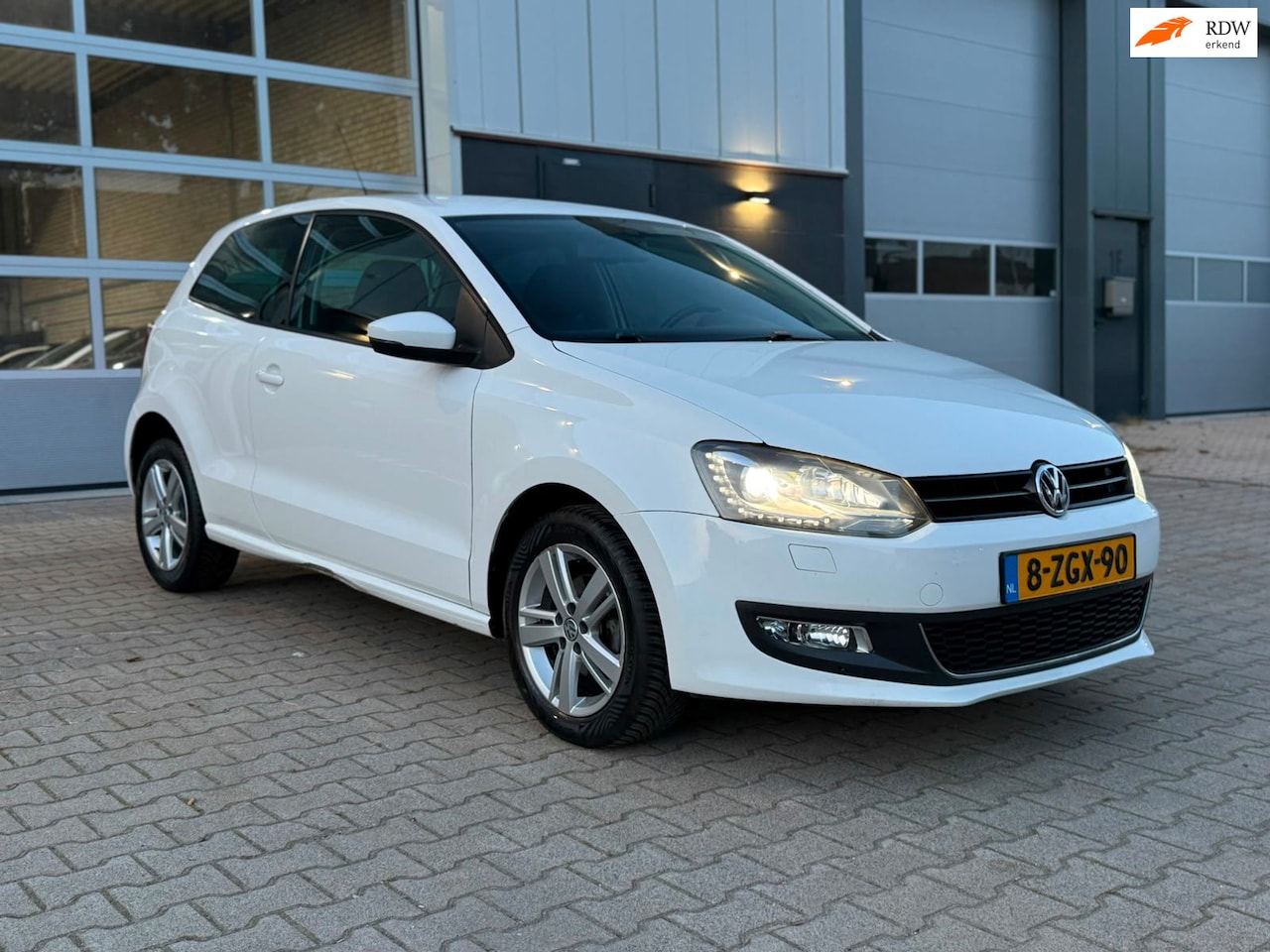 Volkswagen Polo - 1,2 2013 Life Xenon Led Velgen Wit Stoelverw Top Staat Dealer Onderhouden - AutoWereld.nl