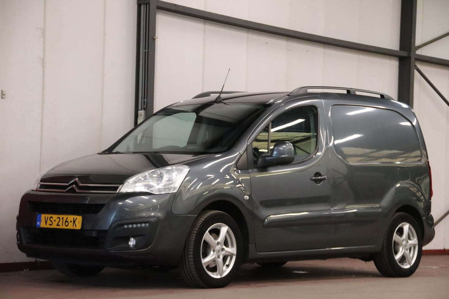 Citroën Berlingo - 1.6 BlueHDI AUTOMAAT 3 PERS EURO 6 AIRCO TREKHAAK - AutoWereld.nl