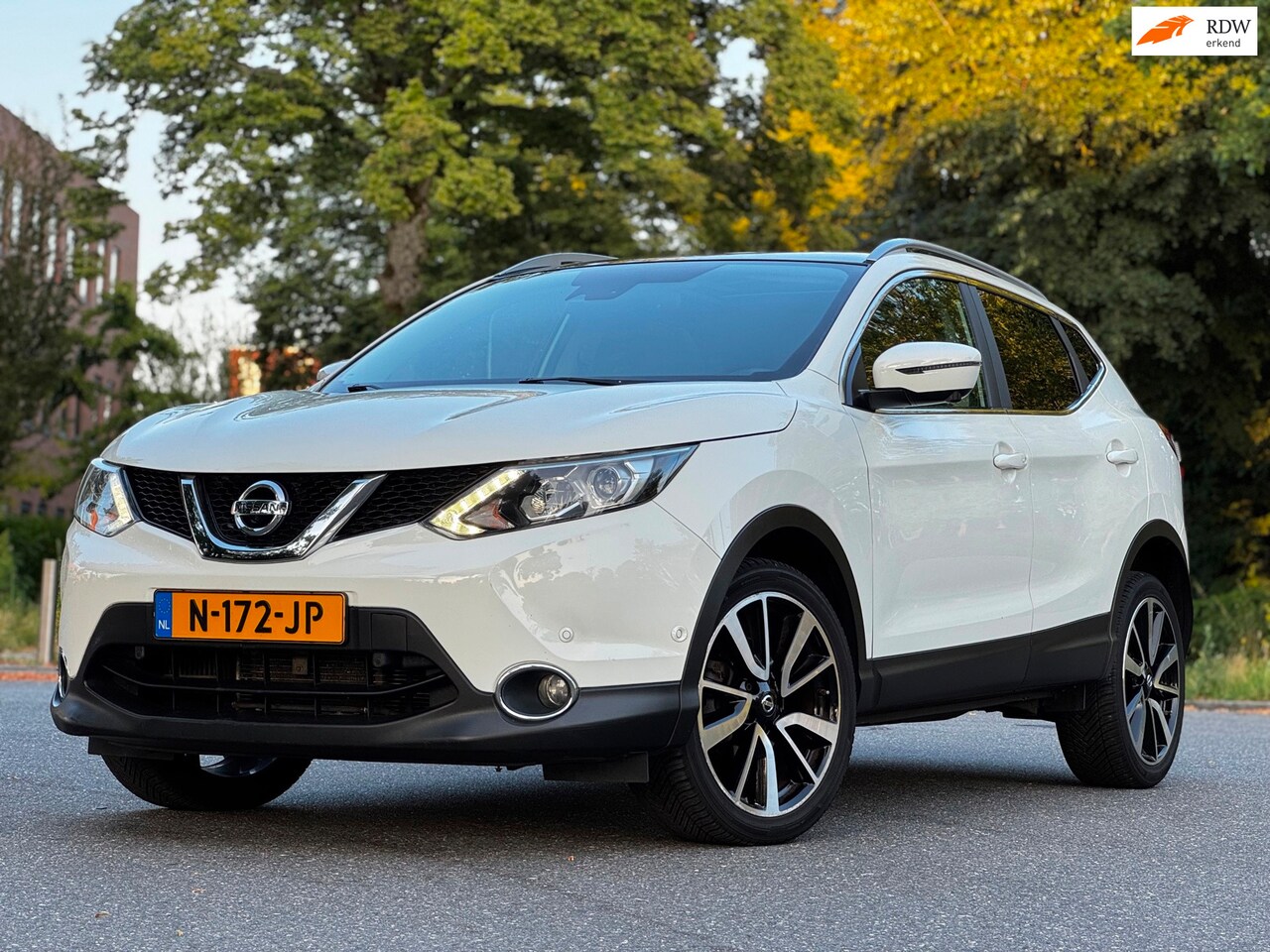 Nissan Qashqai - 1.2 Tekna|AUT|360•|PANO|XENON|NAVI|LEDER|STOELVERW|PSENSOR|CRUISE| - AutoWereld.nl