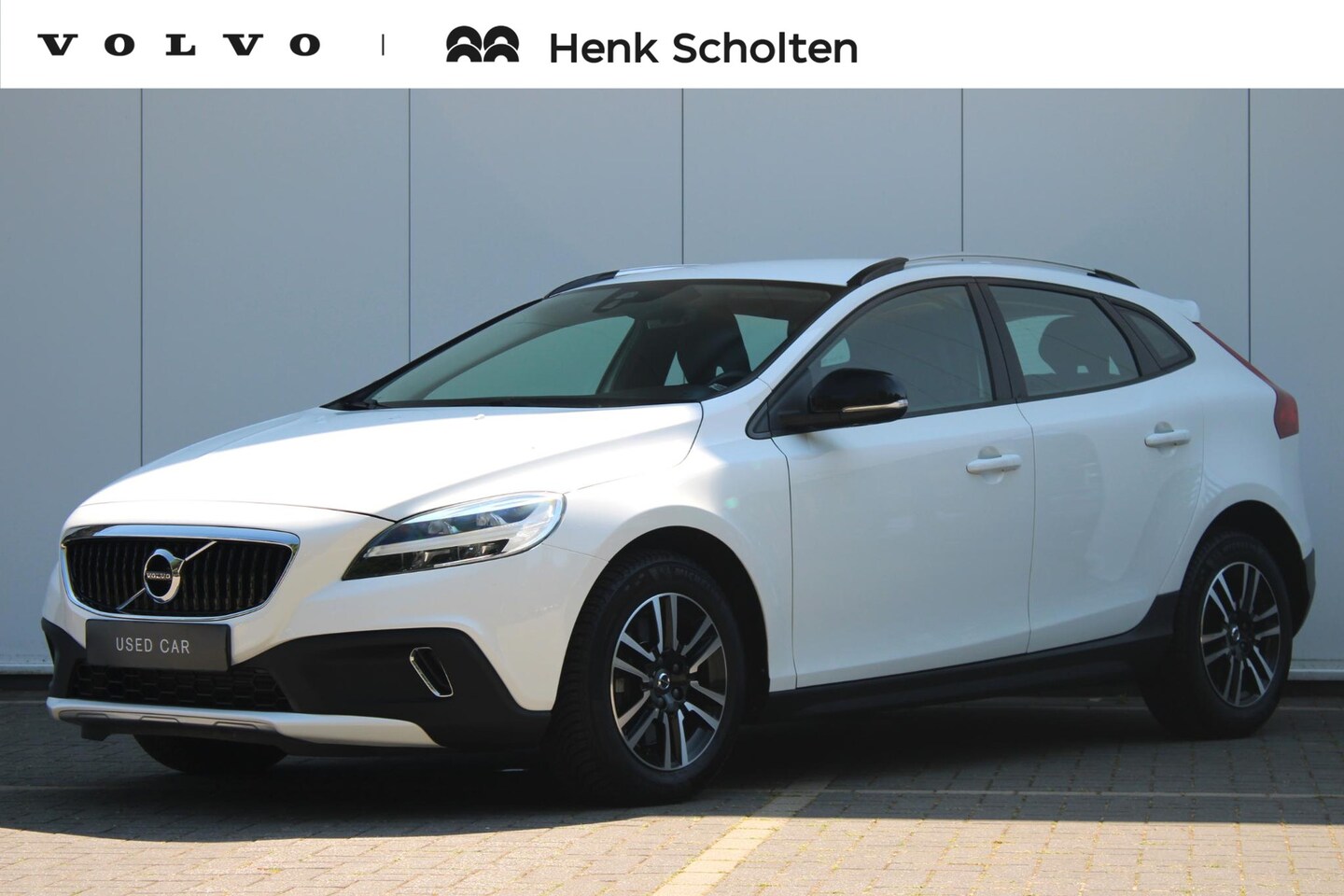 Volvo V40 Cross Country - T3 Automaat Edition+ | Afneembare trekhaak | Stoelverwarming | Navigatie | Volvo on Call | - AutoWereld.nl