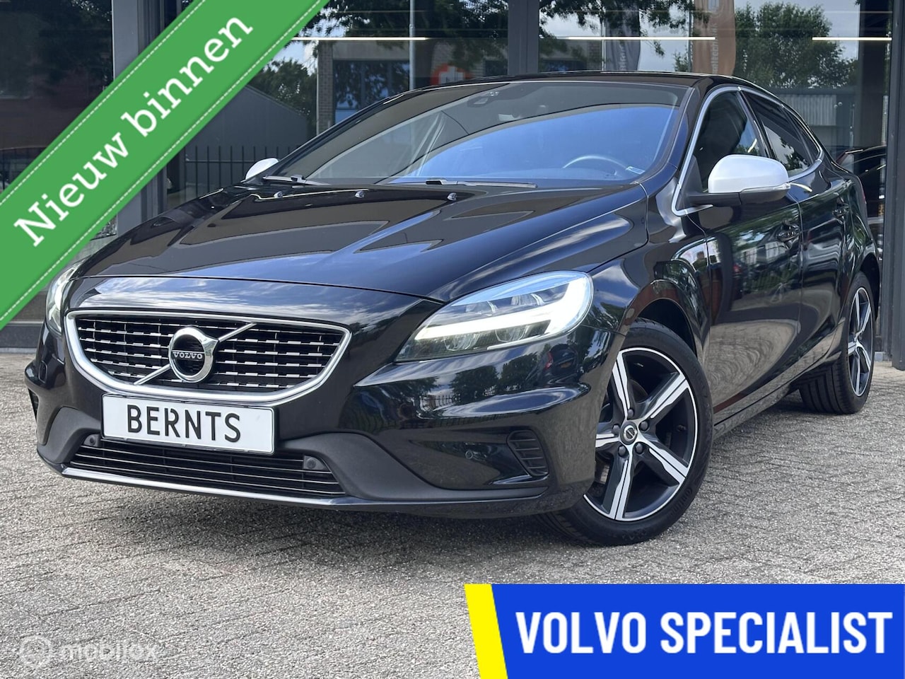 Volvo V40 - 2.0 T2 R-Design|Parkeercamera|PDC V+A|Stoelverwarming|Navi - AutoWereld.nl