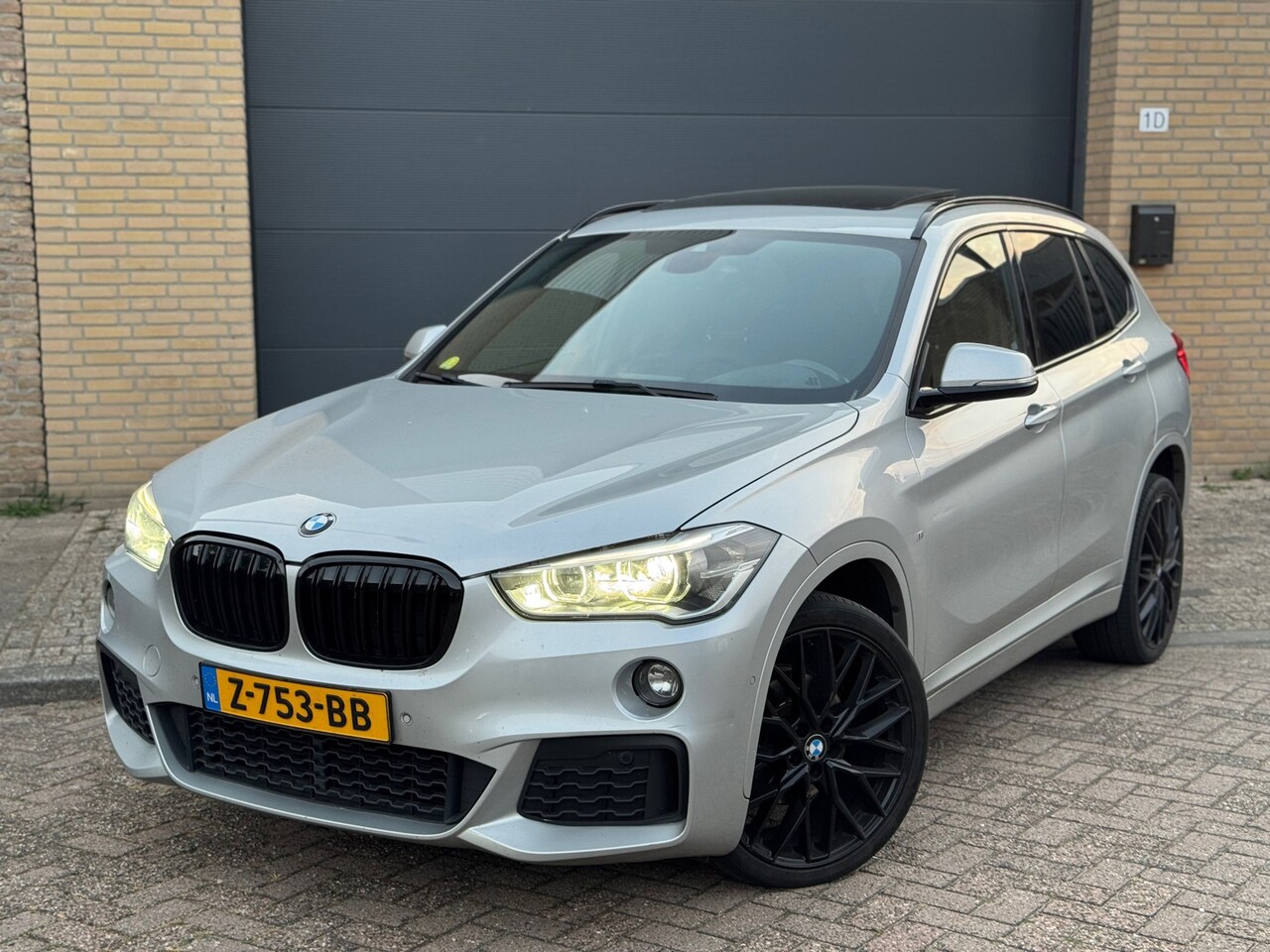 BMW X1 - S Drive 18d M Pakket Aut | Pano | Leder | Vol Opties! - AutoWereld.nl