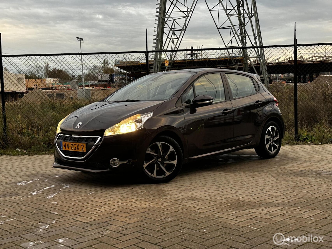 Peugeot 208 - 1.2 VTi Envy niew DISTRIBUTIE! - AutoWereld.nl