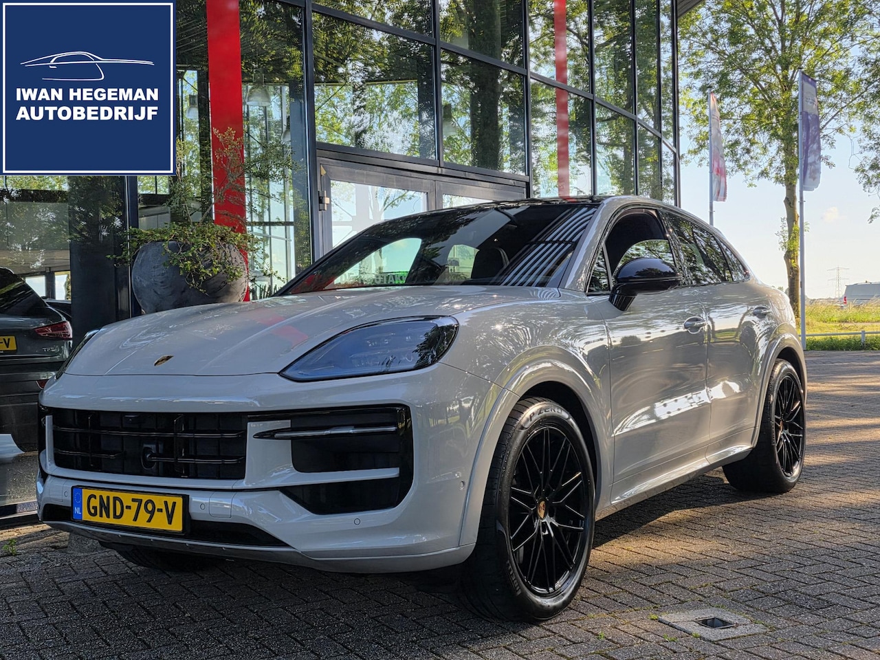 Porsche Cayenne Coupé - 3.0 E-Hybrid | Sport Design pakket | Wegkl. Trekhaak | Luchtvering | Panoramadak | Leder | - AutoWereld.nl