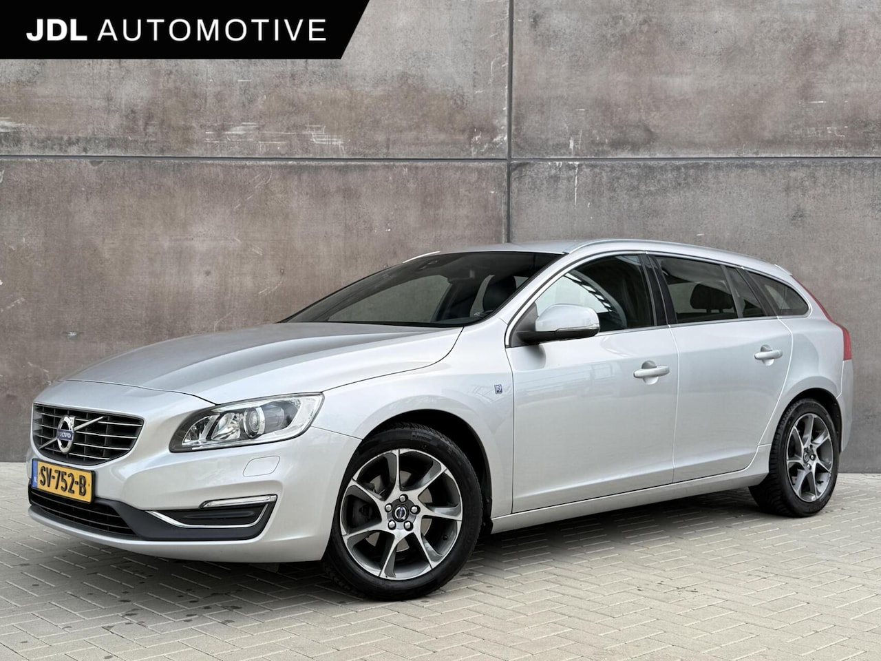 Volvo V60 - 2.0 T3 Ocean Race | Trekhaak | APK 07-2027 | Navigatie | Leder | Stoel/Stuur verwarming | - AutoWereld.nl