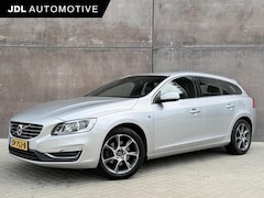 Volvo V60 - 2.0 T3 Ocean Race | Trekhaak | APK 07-2027 | Navigatie | Leder | Stoel/Stuur verwarming |