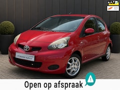 Toyota Aygo - 1.0-12V Aspiration Red Navigator NAVIGATIE AIRCO APK NAP 5 DEURS