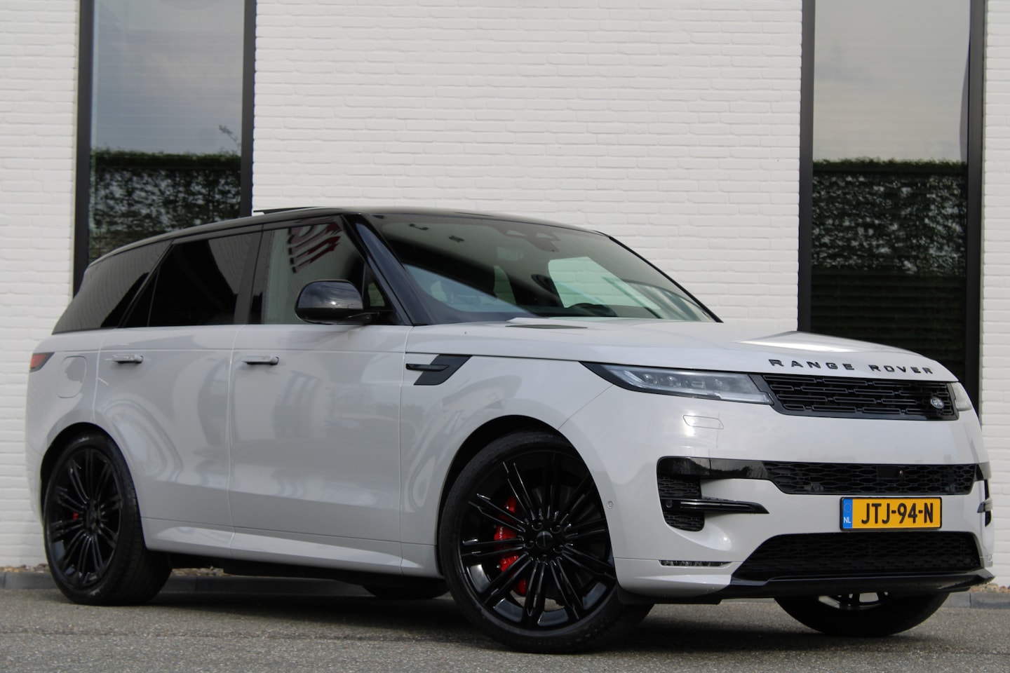 Land Rover Range Rover Sport - 3.0 P550e / Autobiography PHEV / 4 Wheel Sturing / Model 2026 / Massage / NL-Auto / Vol Op - AutoWereld.nl