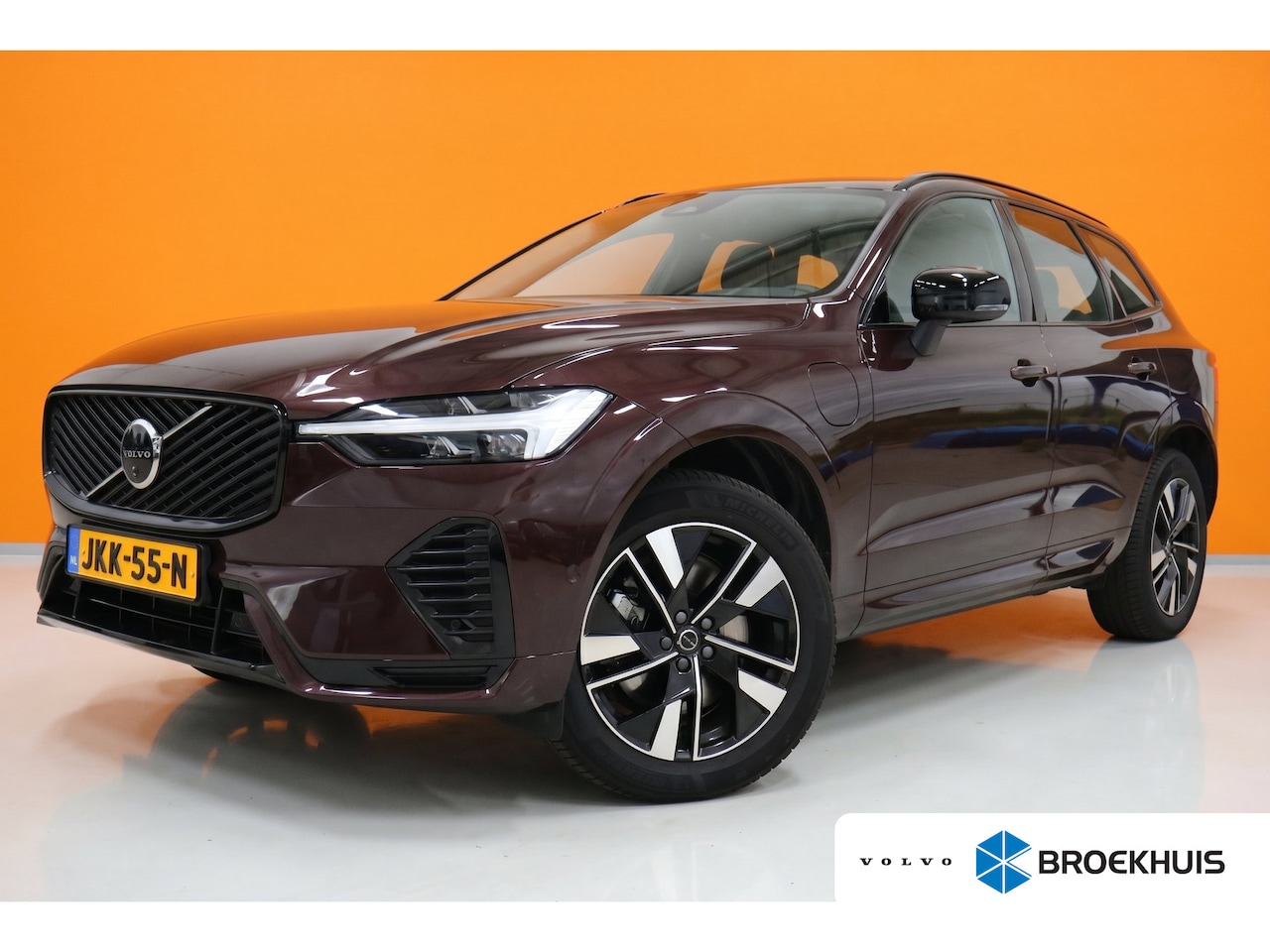 Volvo XC60 - T6 Plug-in hybrid AWD Plus Dark Trekhaak | Harmon Kardon | Pano | - AutoWereld.nl